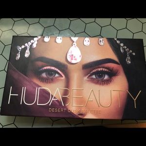 Huda Beauty Desert Dusk Palette
